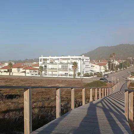 Duplex On The Waterfront * Praia de Quiaos